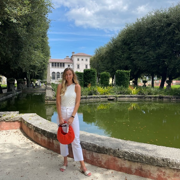 Meet the Posher - Picture 2 of 2